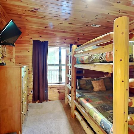 Apple Bear Lodge, 4 Bedrooms, Sleeps 18, Jacuzzis, Pool Table, Hot Tub Gatlinburg Exterior photo