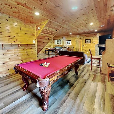 Apple Bear Lodge, 4 Bedrooms, Sleeps 18, Jacuzzis, Pool Table, Hot Tub Gatlinburg Exterior photo