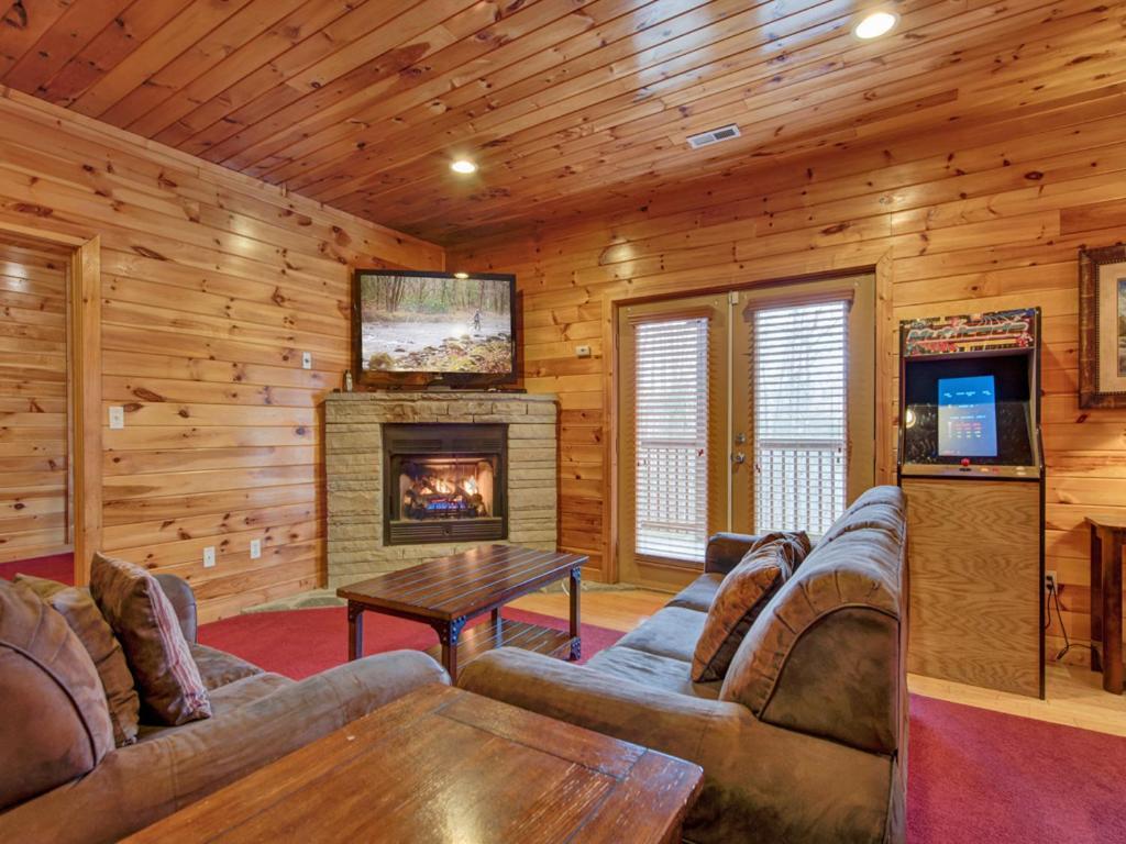 Apple Bear Lodge, 4 Bedrooms, Sleeps 18, Jacuzzis, Pool Table, Hot Tub Gatlinburg Exterior photo