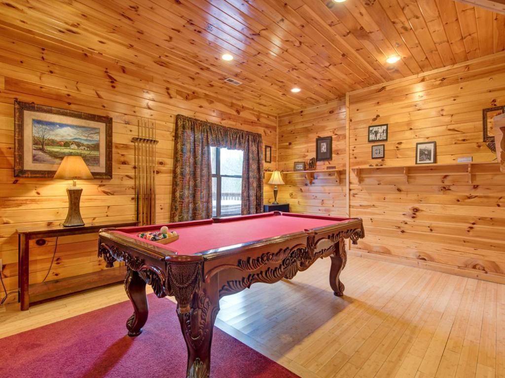 Apple Bear Lodge, 4 Bedrooms, Sleeps 18, Jacuzzis, Pool Table, Hot Tub Gatlinburg Exterior photo