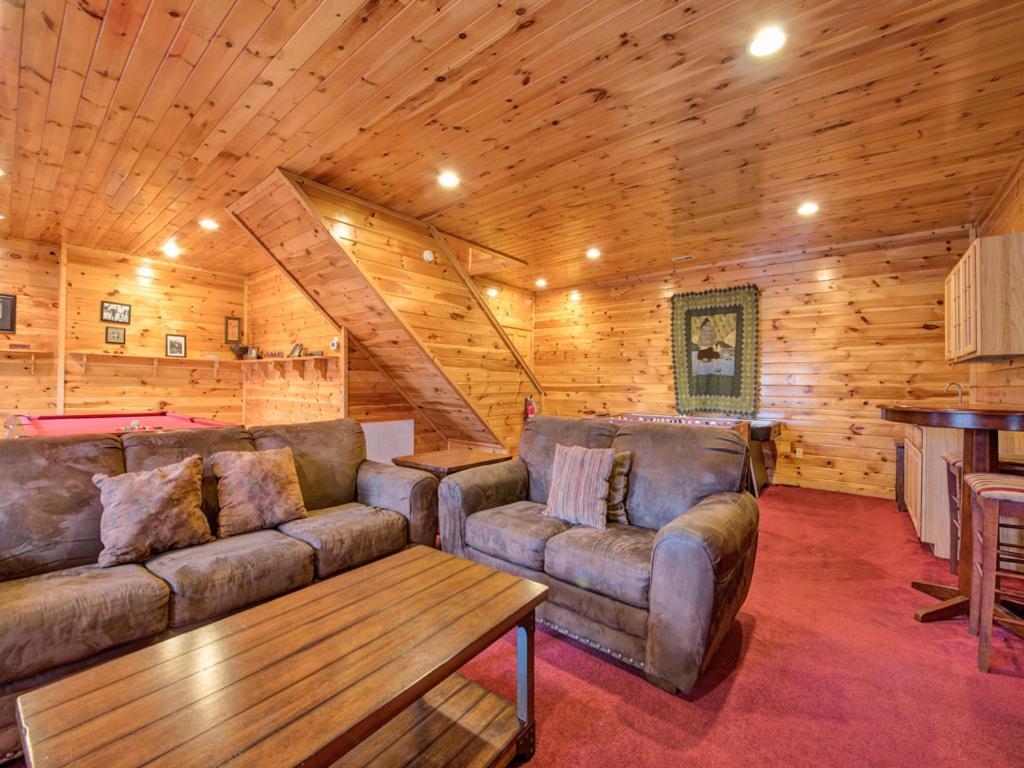 Apple Bear Lodge, 4 Bedrooms, Sleeps 18, Jacuzzis, Pool Table, Hot Tub Gatlinburg Exterior photo