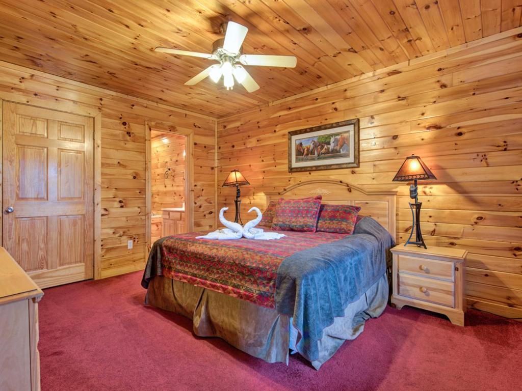 Apple Bear Lodge, 4 Bedrooms, Sleeps 18, Jacuzzis, Pool Table, Hot Tub Gatlinburg Exterior photo