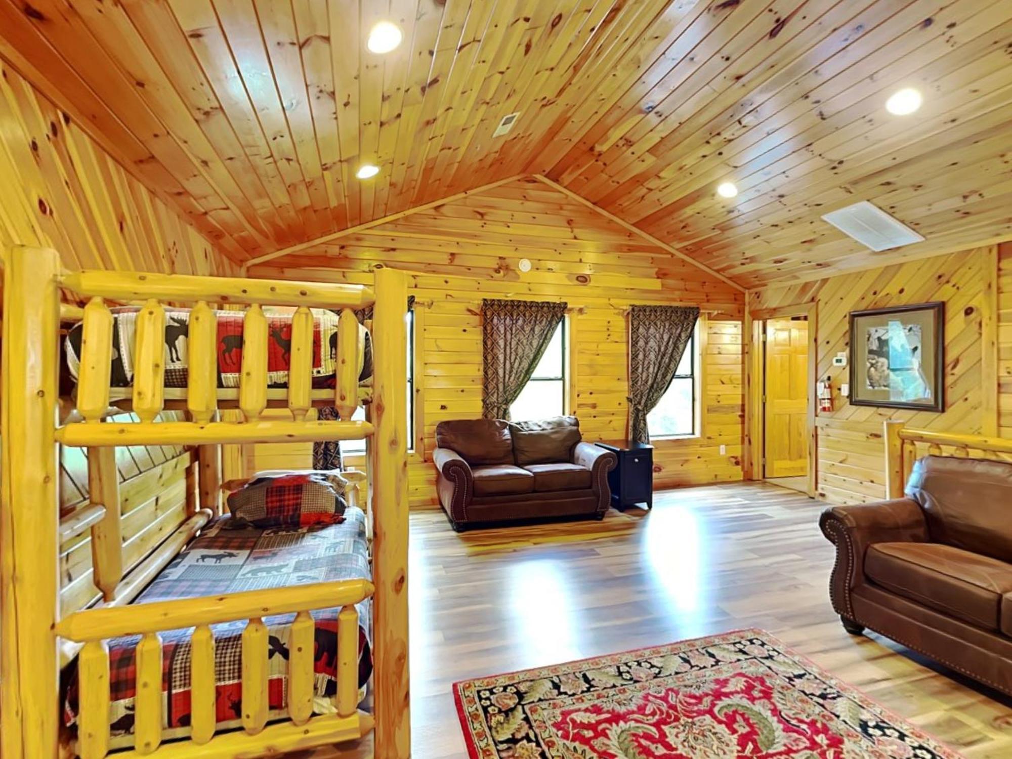 Apple Bear Lodge, 4 Bedrooms, Sleeps 18, Jacuzzis, Pool Table, Hot Tub Gatlinburg Exterior photo