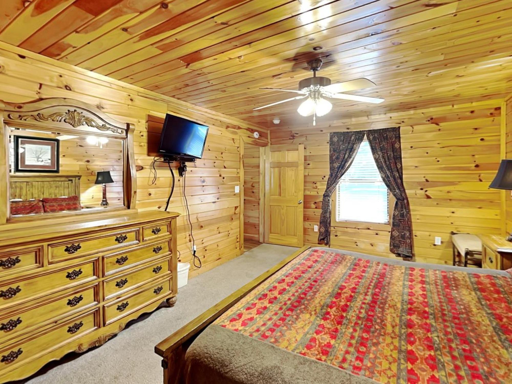 Apple Bear Lodge, 4 Bedrooms, Sleeps 18, Jacuzzis, Pool Table, Hot Tub Gatlinburg Exterior photo