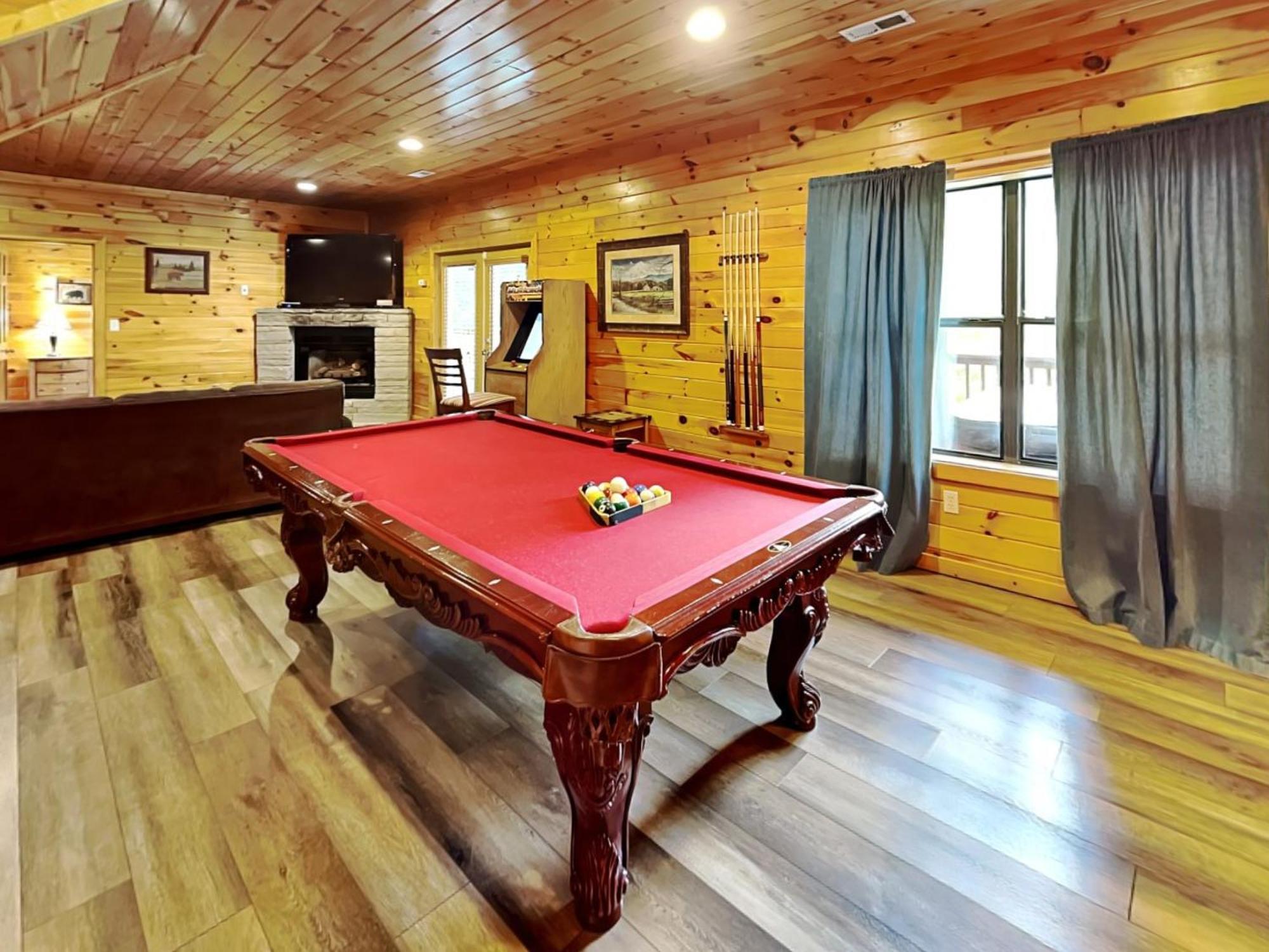 Apple Bear Lodge, 4 Bedrooms, Sleeps 18, Jacuzzis, Pool Table, Hot Tub Gatlinburg Exterior photo