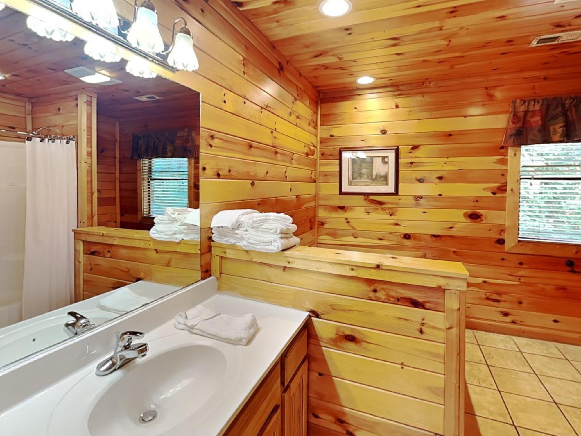 Apple Bear Lodge, 4 Bedrooms, Sleeps 18, Jacuzzis, Pool Table, Hot Tub Gatlinburg Exterior photo