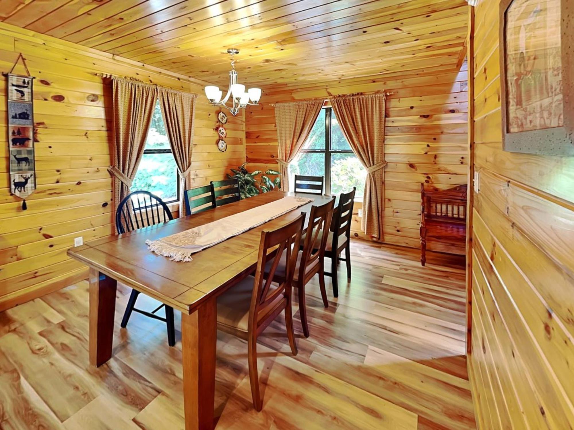 Apple Bear Lodge, 4 Bedrooms, Sleeps 18, Jacuzzis, Pool Table, Hot Tub Gatlinburg Exterior photo