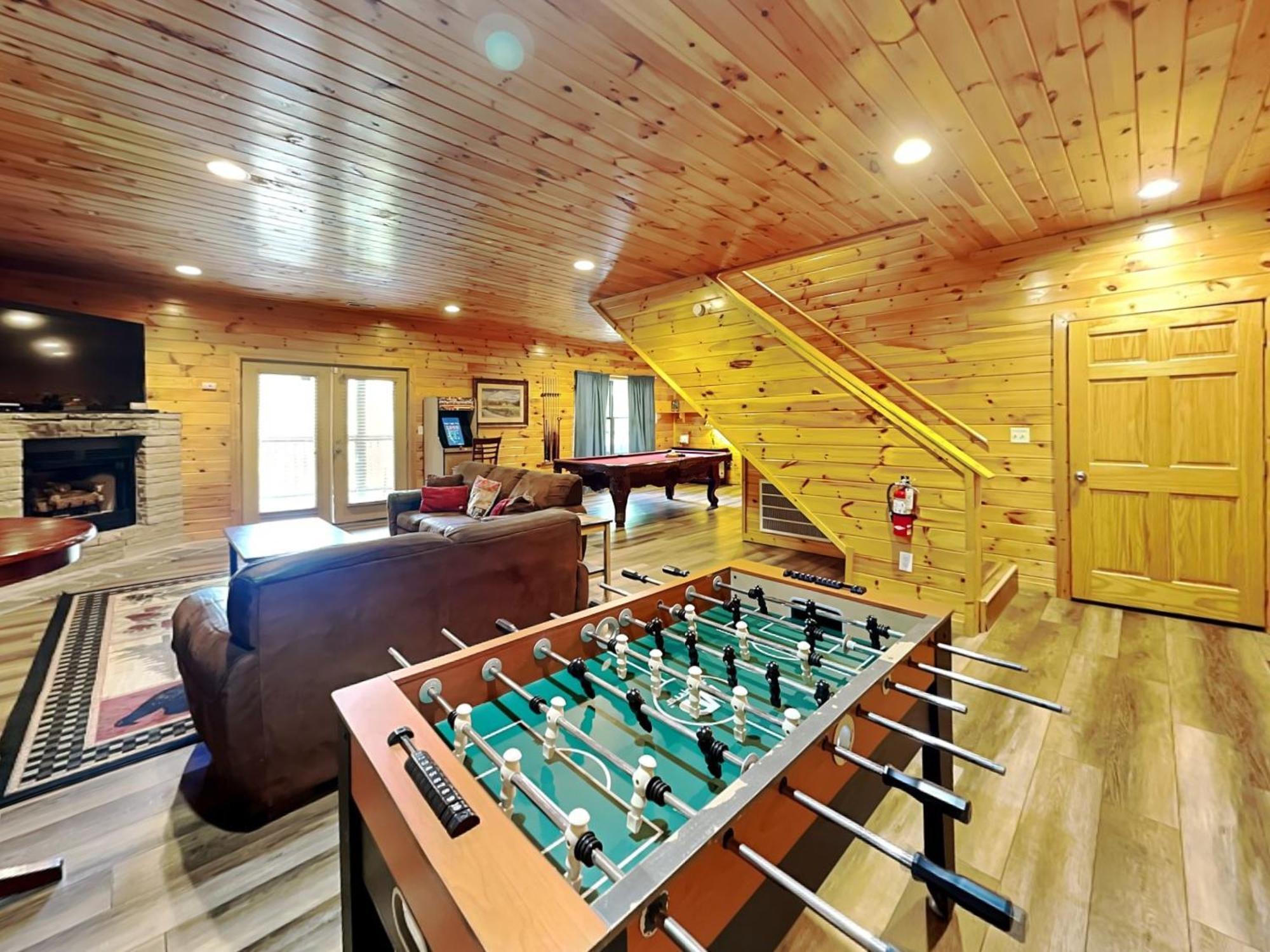 Apple Bear Lodge, 4 Bedrooms, Sleeps 18, Jacuzzis, Pool Table, Hot Tub Gatlinburg Exterior photo